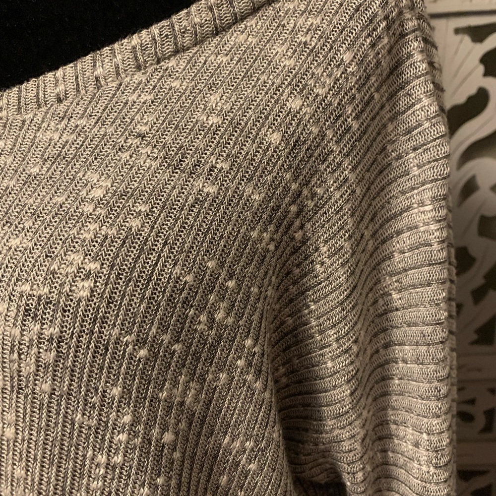 ALYA BOHO SHADES OF SILVER & OFF WHITE TEXTURED LIGHT SWEATER WITH TASSELS - Picture 4 of 10